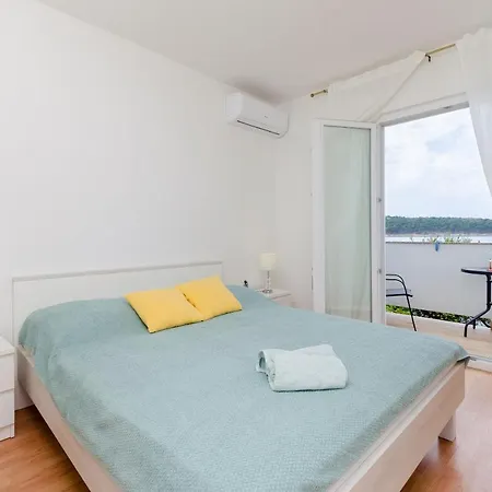 And Bianca Apartmán Barbat na Rabu