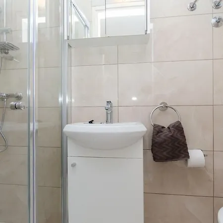And Bianca Apartmán Barbat na Rabu