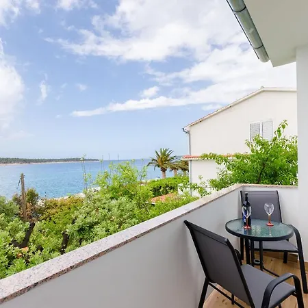 Appartement And Bianca Barbat na Rabu