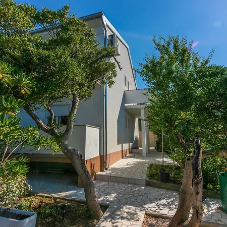 Apartment And Bianca *