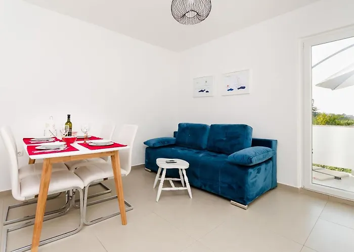 Apartment And Bianca