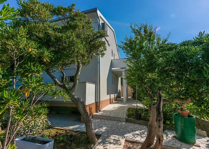 Apartment And Bianca *